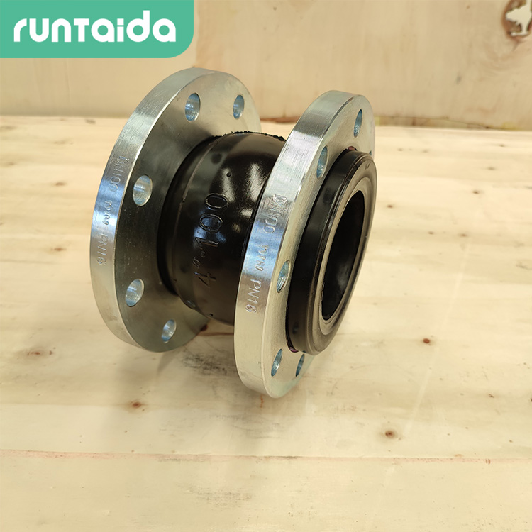 碳（tàn）钢法兰橡胶软接头